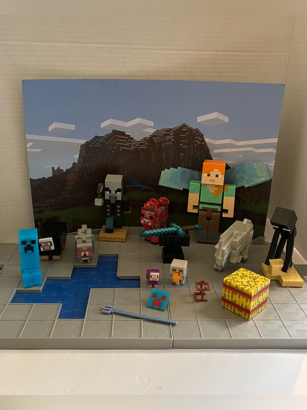 Minecraft Action Figures Toys with Interlocking Display Landscape Backdrop